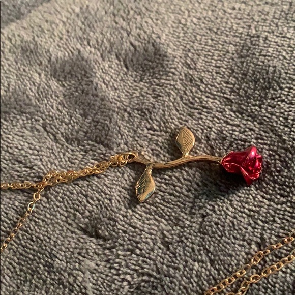 Rose Necklace🌹🌹Perfect for Valentines Day🎀❤️💕 - Picture 2 of 4